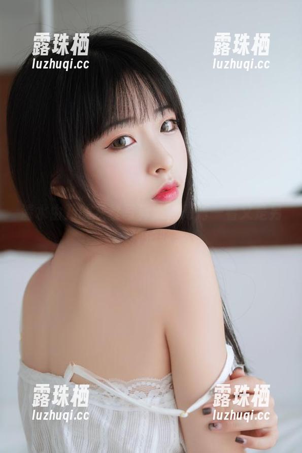 清水由乃的灰丝写真集，高清一看又是另一种滋味。
