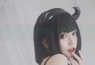 当美图上演秘书剧,清颜颜子为你带来职场新姿态。