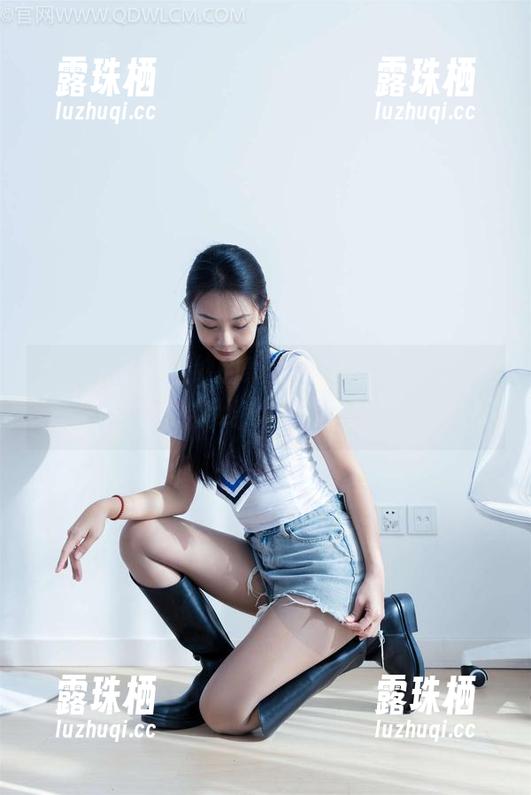 物恋传媒 - 纱纱的瑜伽写真，羞涩地撩拨你的视线，别忘了下载