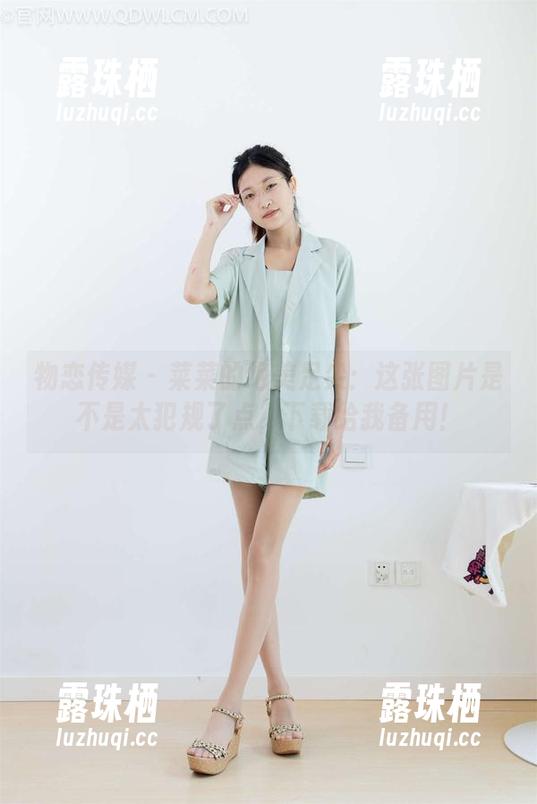 物恋传媒-菜菜 物恋传媒 - 菜菜的绝美足尖:这张图片是不是太犯规了点,下载给我备用!