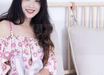 物恋传媒 – 菜菜写真：你瞧，这夜晚花开的壁纸多神奇