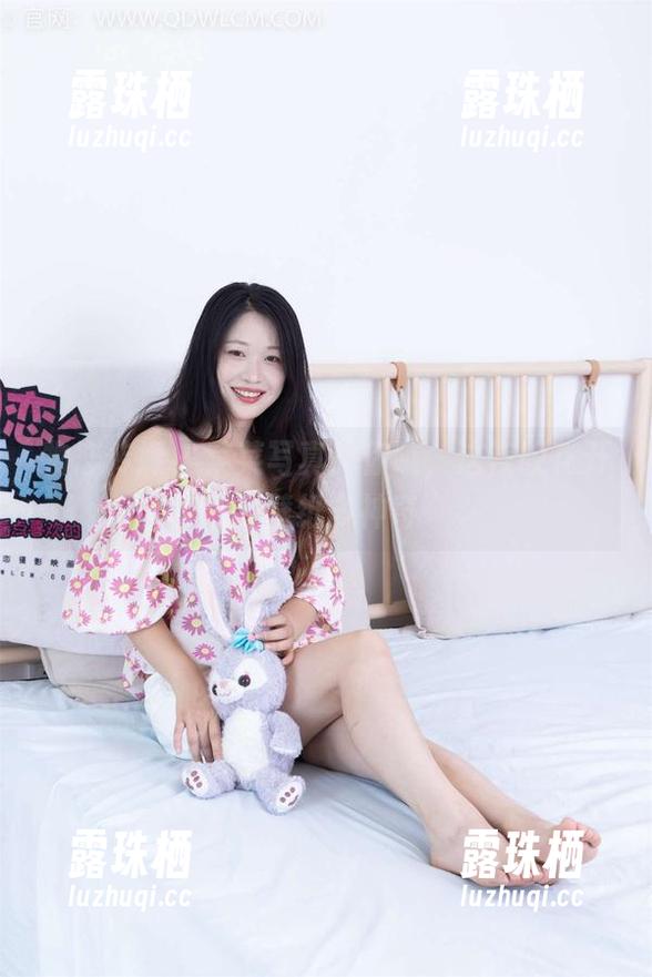 物恋传媒 - 菜菜写真：你瞧，这夜晚花开的壁纸多神奇