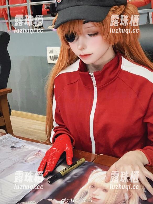 特软儿Sona从不走寻常路：让你挣扎在美脚的图包中