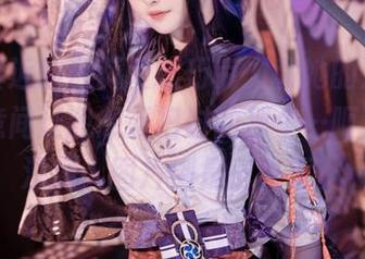 这是最近的白莉爱吃巧克力和她的汉服,不经意间让我想起旧时的那个…呃,没头没尾,图片倒是挺入镜。