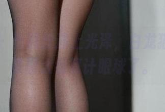 微密圈 – 当黑丝遇上光泽，白龙猫女的新美图太会算计眼球了。