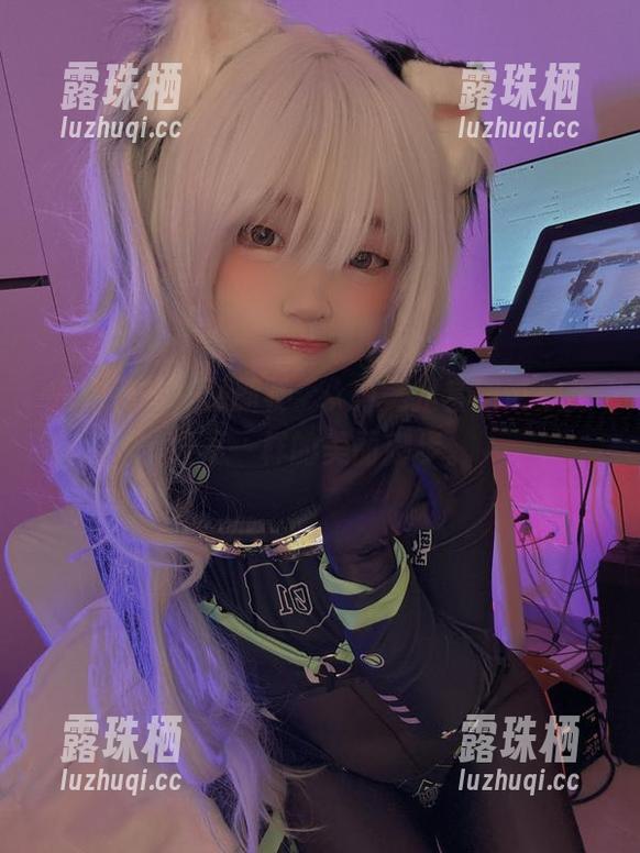 兜兜转转，最新神沢永莉美足套图带你走进不一样的美丽脚步。