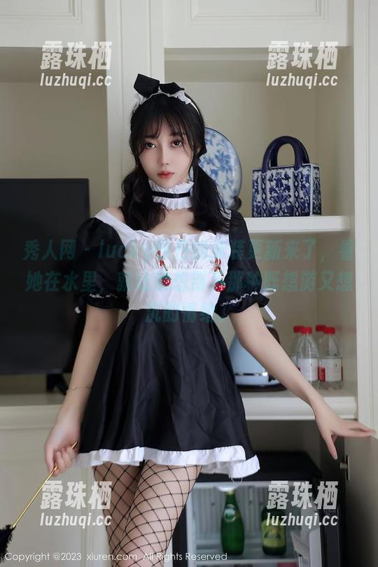 秀人网-lucky咏丹 秀人网 - lucky咏丹的泳装更新来了,看她在水里,就让我想到了那种既想游又想沉的情绪。