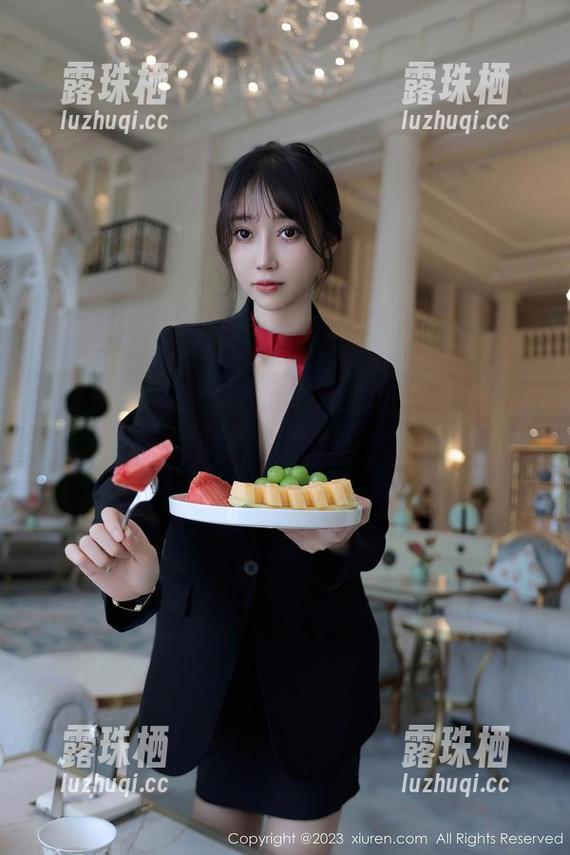 秀人网-优琪琪子yuki 秀人网 - 套装不只是一套衣服,优琪琪子yuki用她的作品集说出了这一点!