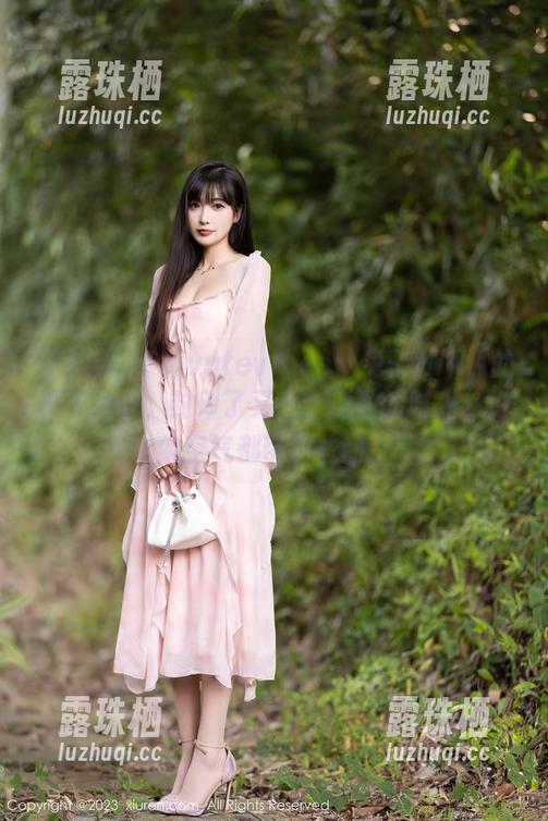 秀人网-兔子NINA 秀人网 - Privatevibes:兔子NINA的夏天图包,封印了又一个倒数的时光,好像空气都带着些甜。