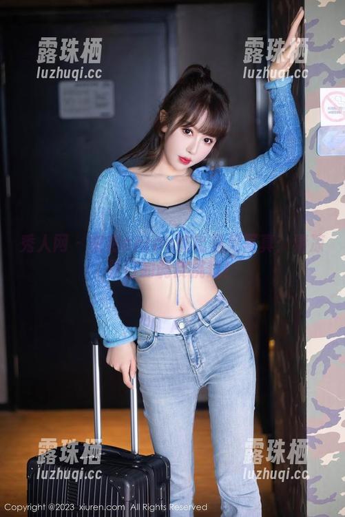 秀人网-安然anran 秀人网 - 安然anran的比基尼写真:清凉夏日的调皮挑逗!