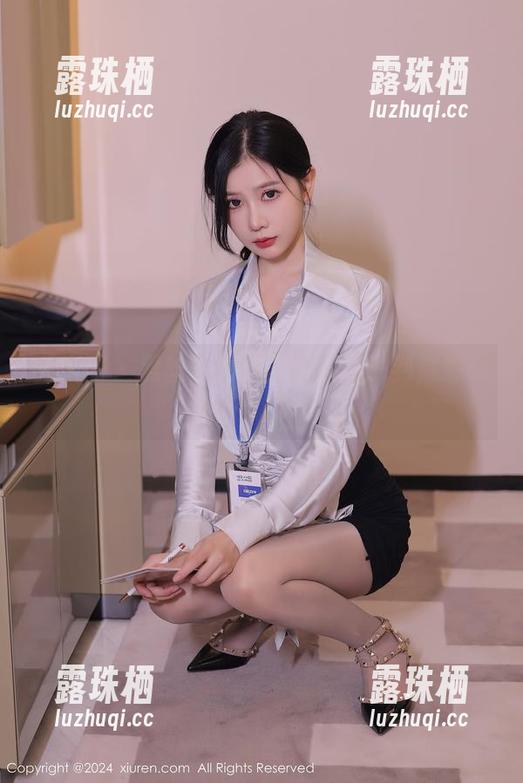 秀人网-轩轩王子 秀人网 - 黑丝?原图?轩轩王子到底想表达个啥?!