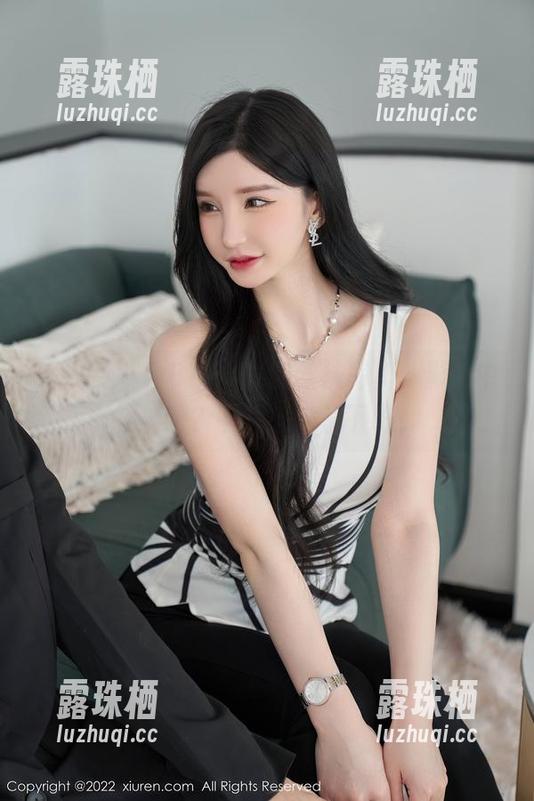 秀人网 - 金BABY吖的丝袜写真，影像中藏着啥？下载来破解下吧！