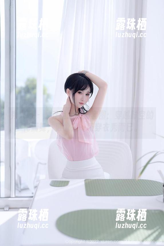 秀人网 - 顾乔楠的和服套图：穿越时空的花瓣舞，更像是一场穿衣秀而已。