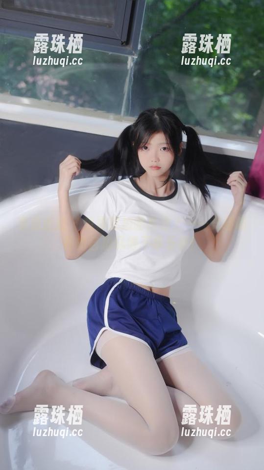 紧急企划 - 免费旅拍图片送上—一只喵喵梓的自拍玩得不亦乐乎！