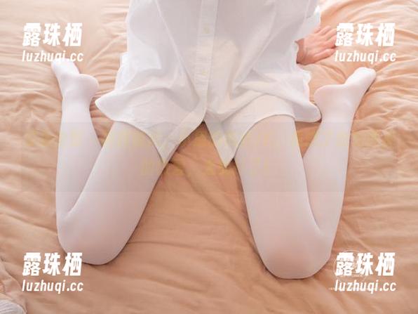 紧急企划 - 裙摆随风，小恩的黑丝JK，重燃了我对图库的热爱，太能打了！