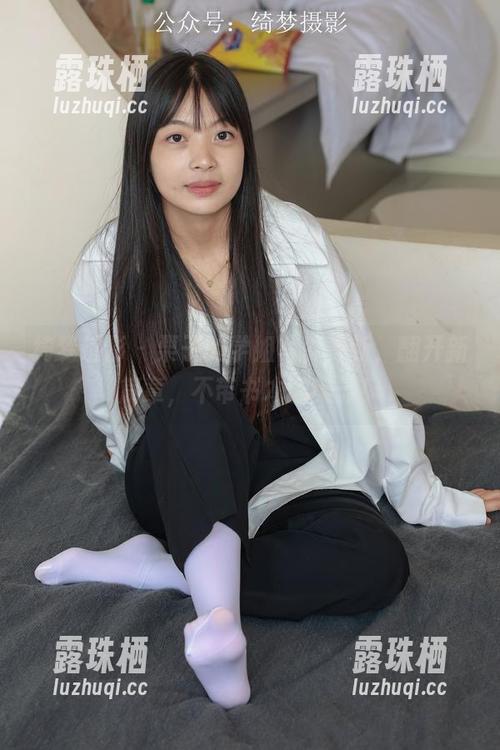 绮梦摄影-栗子 绮梦摄影 - 栗子的学姐写真更新,翻开新篇章,不带书本的美妙!