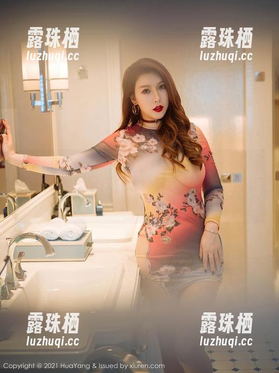 花漾show - 最新图包：张思允Nice在高跟鞋中翩翩起舞，感觉自己像是在走猫步的猫咪。