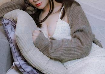 当荒井喵喵遇上牛牛女郎,套图中究竟隐藏了多少段子?