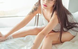 菠萝社 – 福利最佳拍档：八宝icey的丝袜写真，单身狗也能围观啊