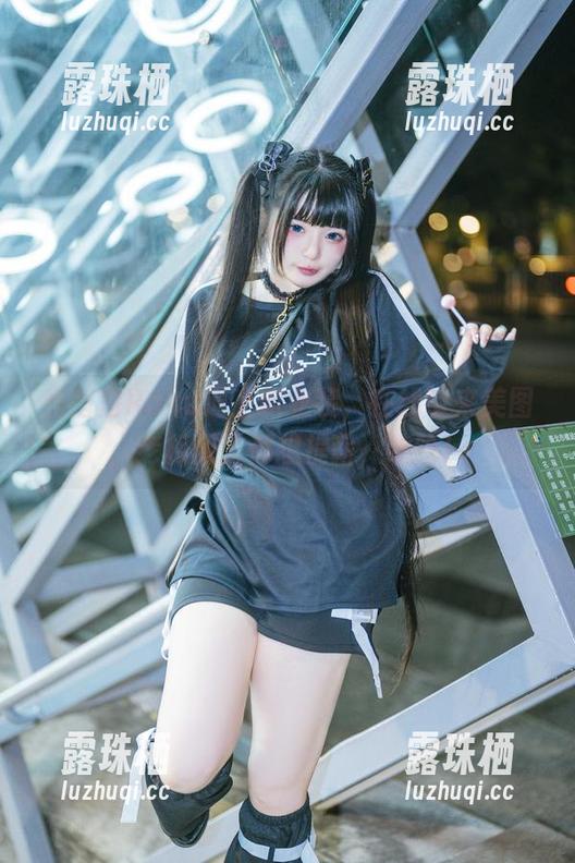 当落落Raku遇上职业装，在线带来美图，老板见了都想提薪，哈哈！