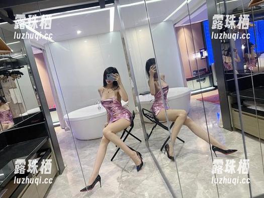 葛征 微密圈 - 在葛征的红色肚兜中,套图和灵感齐飞