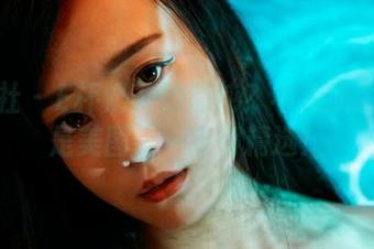 蜜桃社 – E杯奶茶的清纯？不我的眼里全是美图，一定得精选！