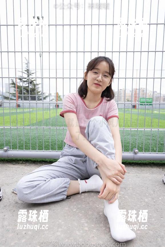 袜啵啵-小沫 袜啵啵 - 小沫天台图集,嗯……这一角的位置选得不错,就是那个小风儿太过叛逆了!