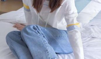 袜啵啵 – 看着稚予穿的定制黑丝大腿袜,敢说这腿,能让人瞩目到恨不得盯一整天。