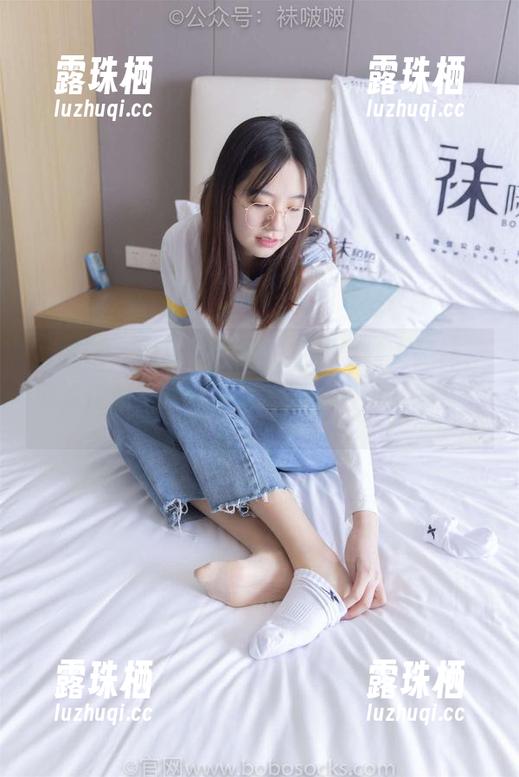袜啵啵-稚予 袜啵啵 - 看着稚予穿的定制黑丝大腿袜,敢说这腿,能让人瞩目到恨不得盯一整天。
