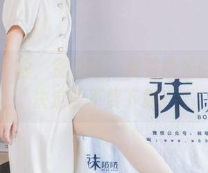 袜啵啵 – 嘘,别说话,看看糯米的白裙,决定要不要下载!