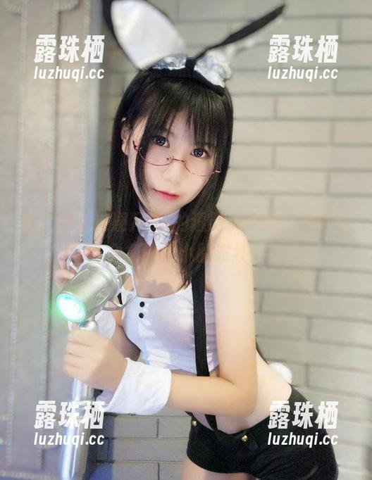逐月Su 哈,你见过逐月Su的透明女仆吗?最新版合集让我小脸发红。