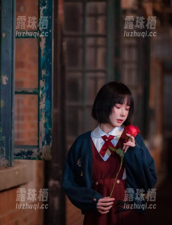 阿包也是兔娘 当套装遇上阿包也是兔娘:图册里全是想象,原图可能隐含着些微夸张?