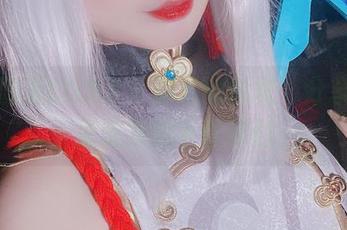 看,雪猫COS了个旅拍的感觉,分享点儿干货给我的小伙伴们。