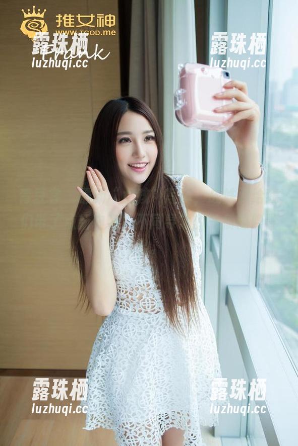 青豆客 - 最新“女孩”写真，战姝羽给我们带了点新内容，不同寻常的气质隐隐冒出。