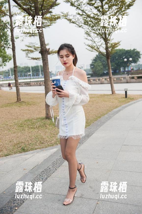 魔镜街拍-曼曼 魔镜街拍 - 曼曼又来了!最新黑丝照片,准备好被美丽迷住?