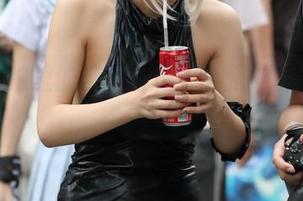 魔镜街拍里的裤里丝福利,搭讪的完美佐料